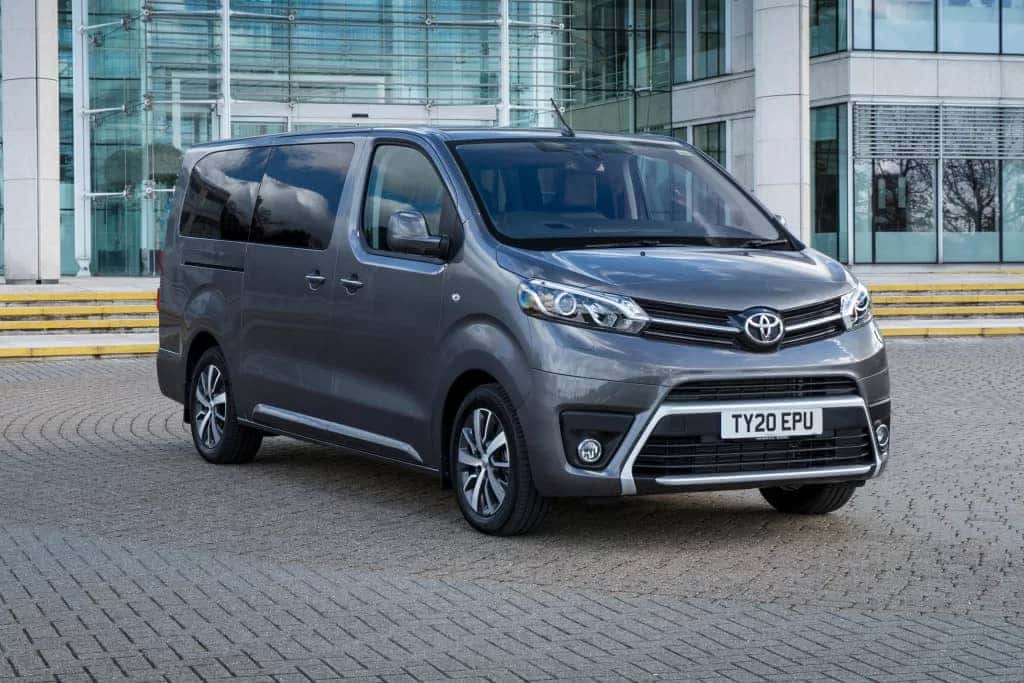 xe oto 9 chỗ Toyota Proace tiện nghi với thiết kế ngoại thất hiện đại