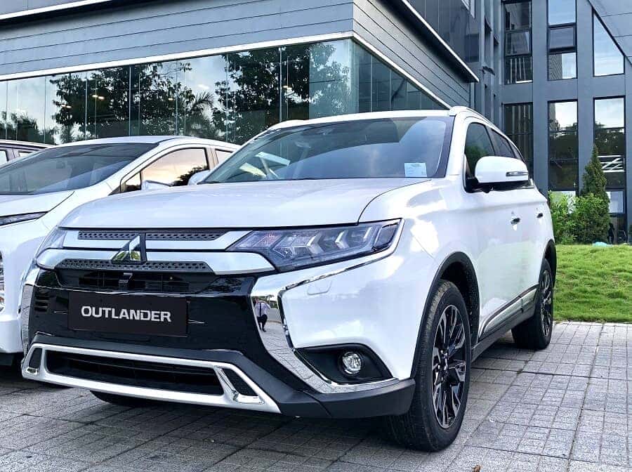xe-outlander-2-4-cvt-mau-trang-min-1565958j24390 Khuyến mãi xe Mitsubishi Outlander
