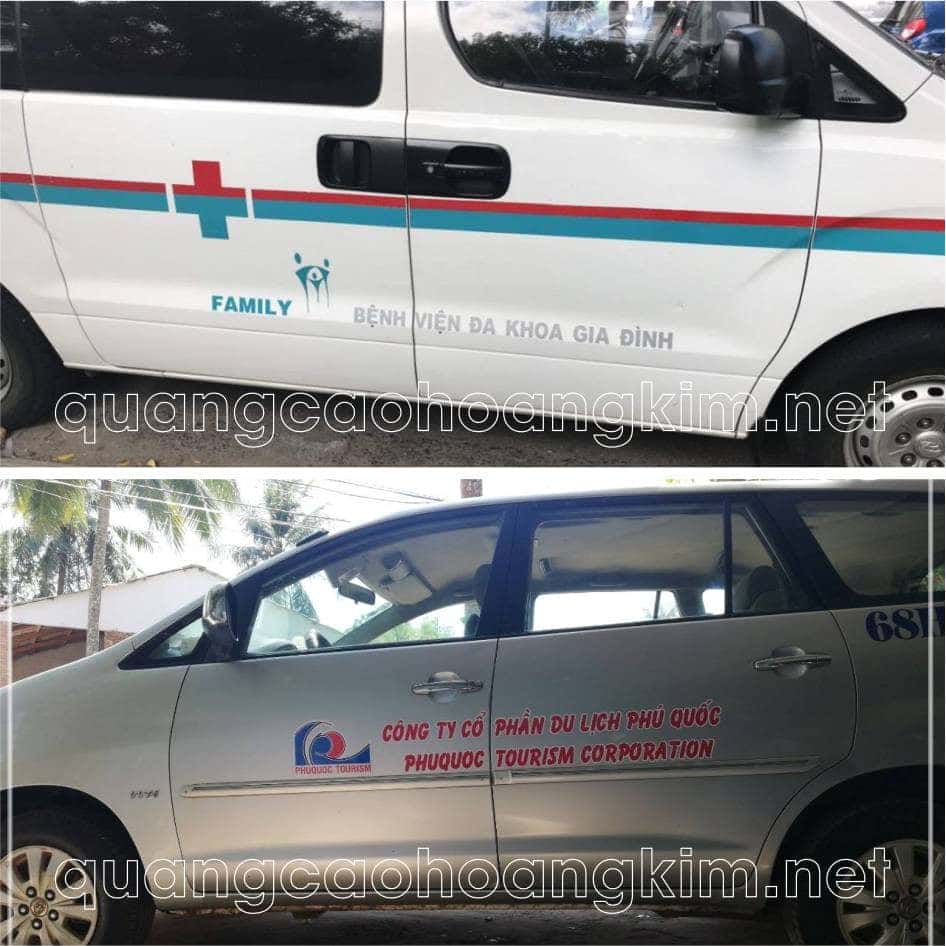 Xe tải nhỏ được dán đề can quảng cáo dịch vụ chuyển phát nhanh