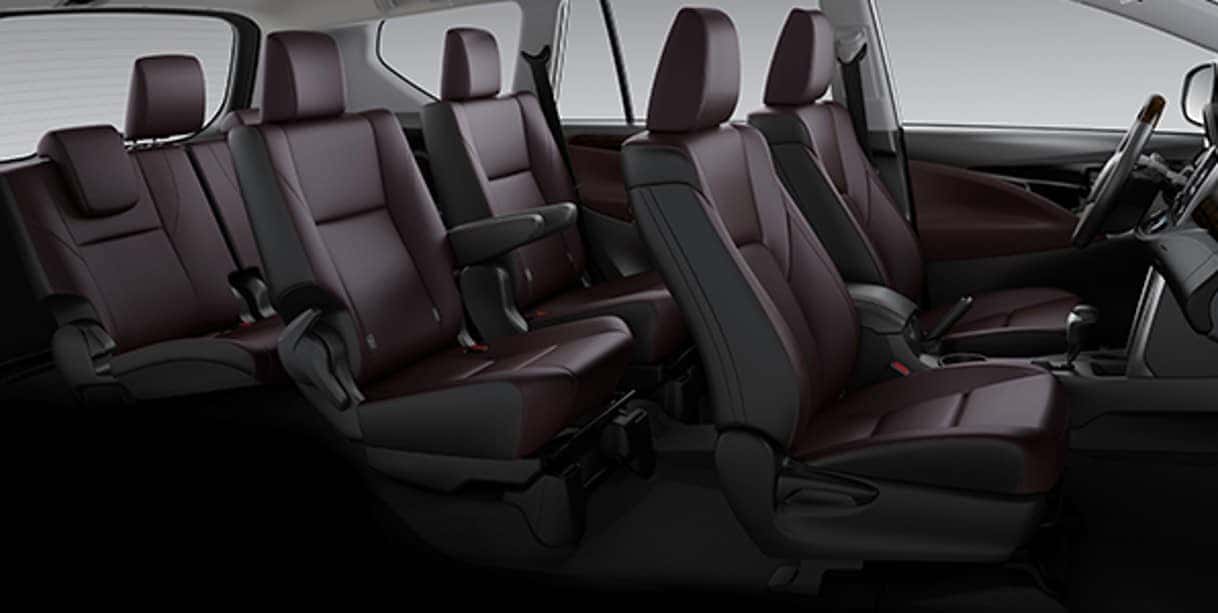 Xe Toyota Innova 7 chỗ nội thất rộng rãi