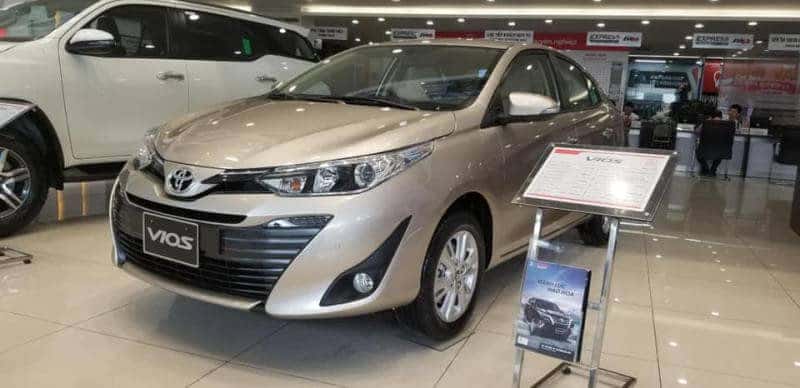 Ý nghĩa phong thủy của vios màu vàng cát cho người mệnh Thổ.